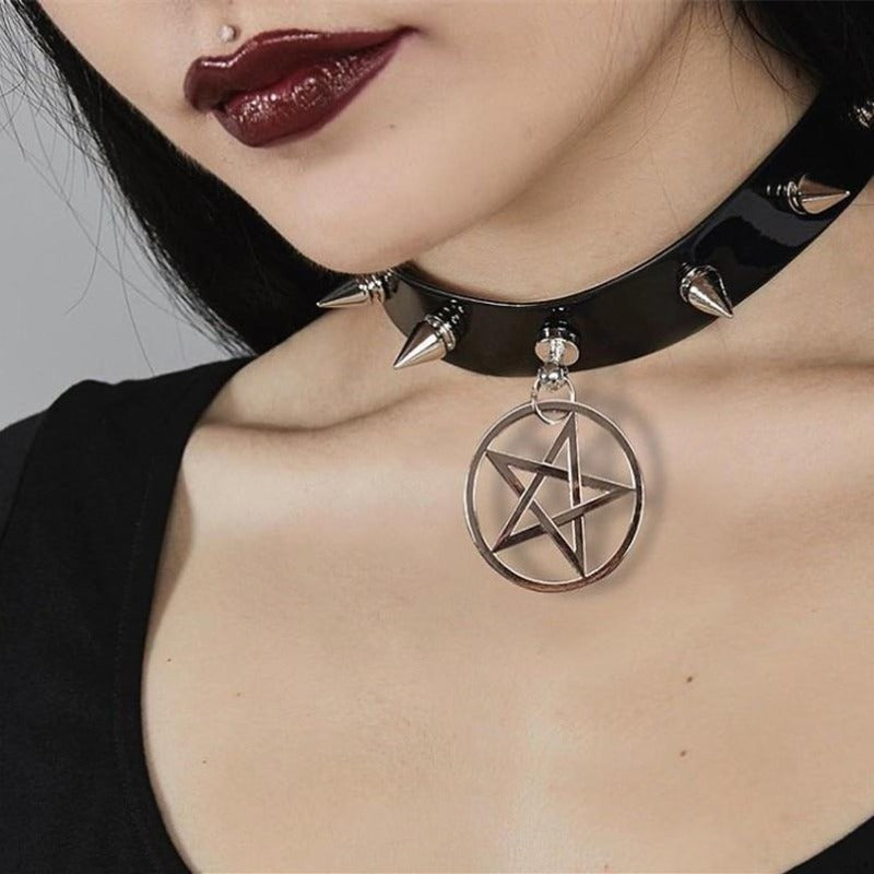 collier-gothique-bdsm-femme