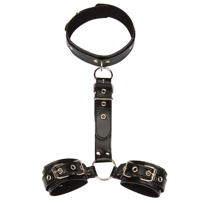 menottes-et-collier-cuir