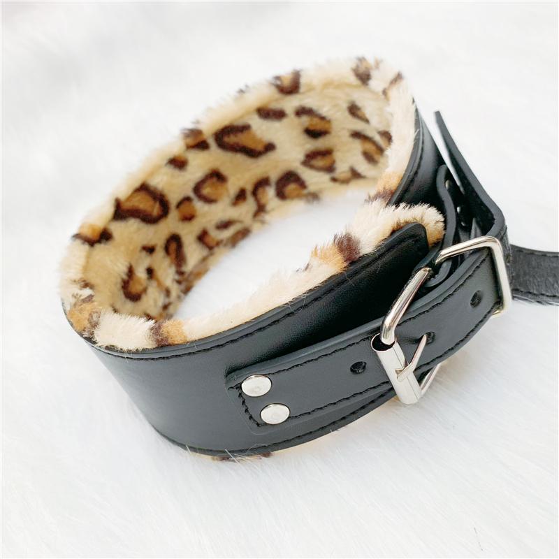 Kit Bdsm Collier Menottes Léopard