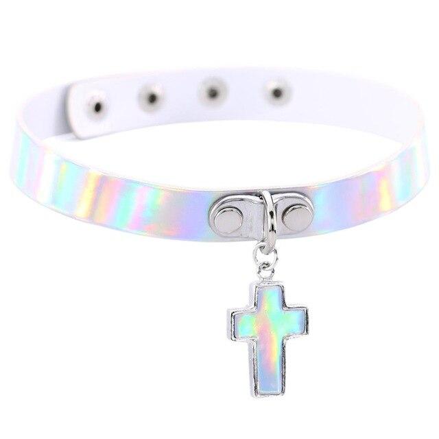 Collier Holographique Croix Gothique